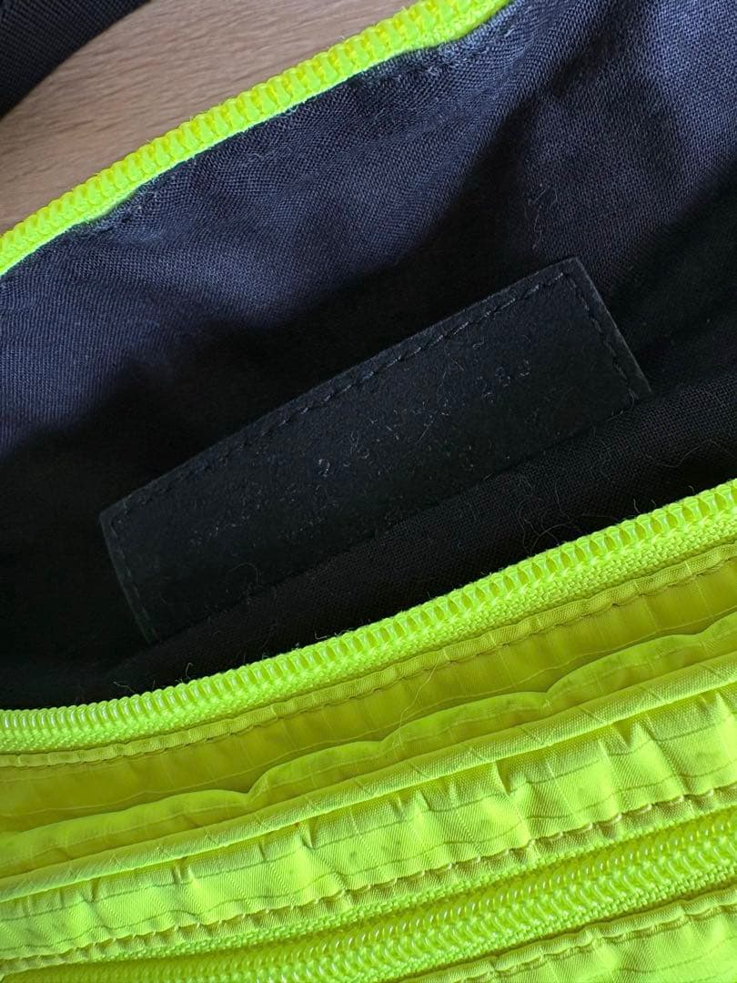 BALENCIAGA ネオンイエロー ボディバッグ