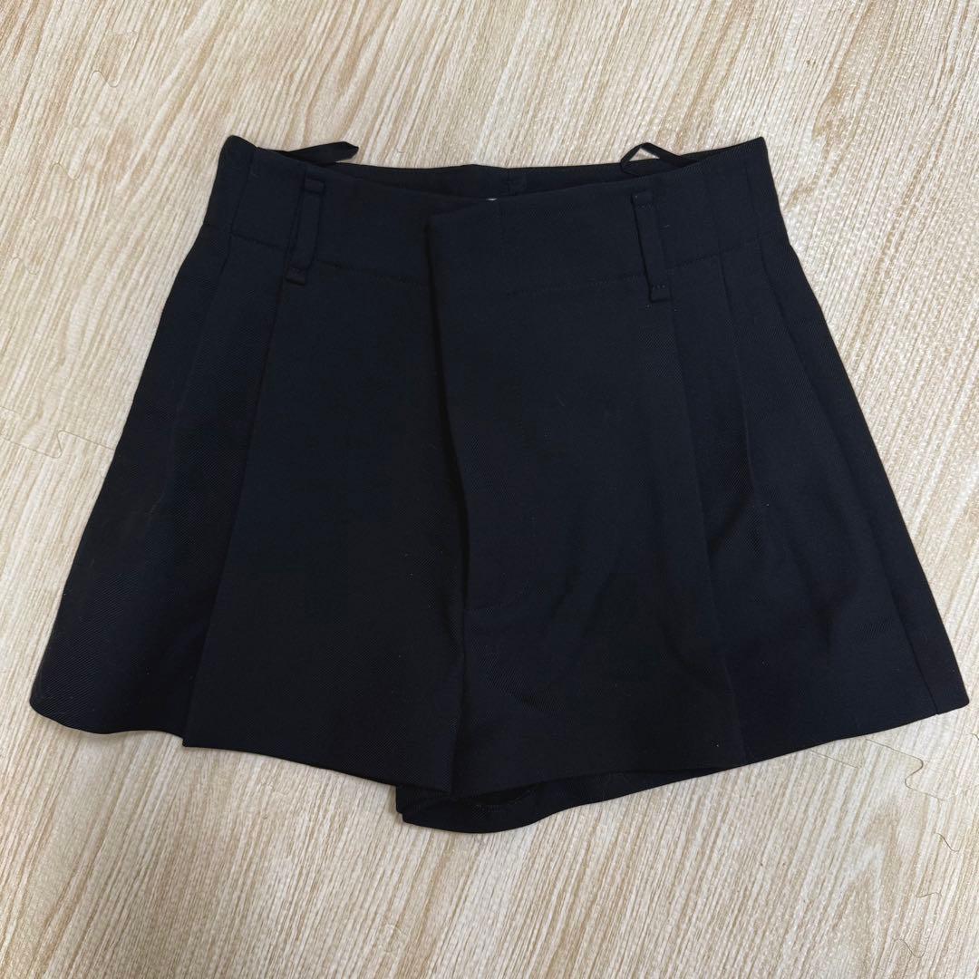 VALENTINO ブラック ショートパンツ