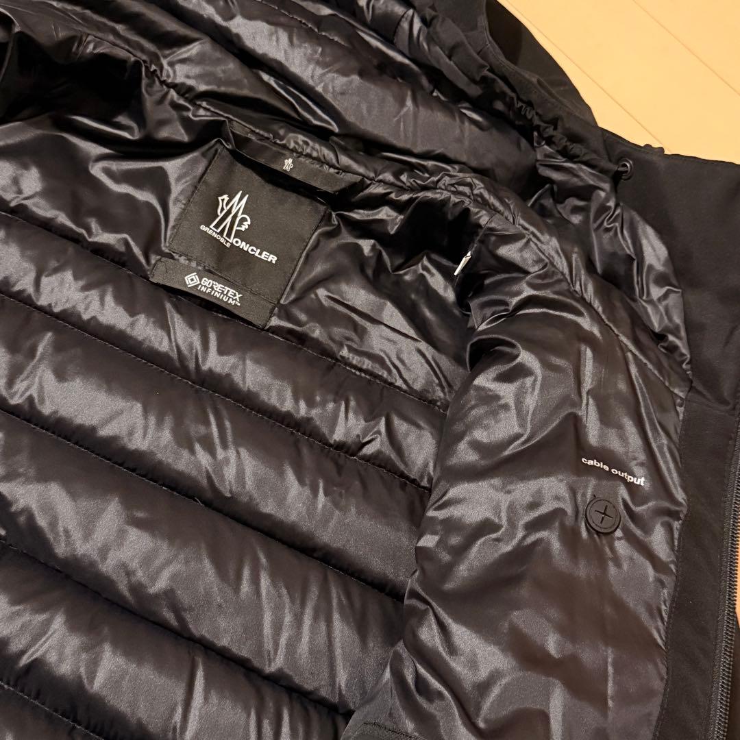 MONCLER ブラック ダウンジャケットGRENOBLE BESSANS