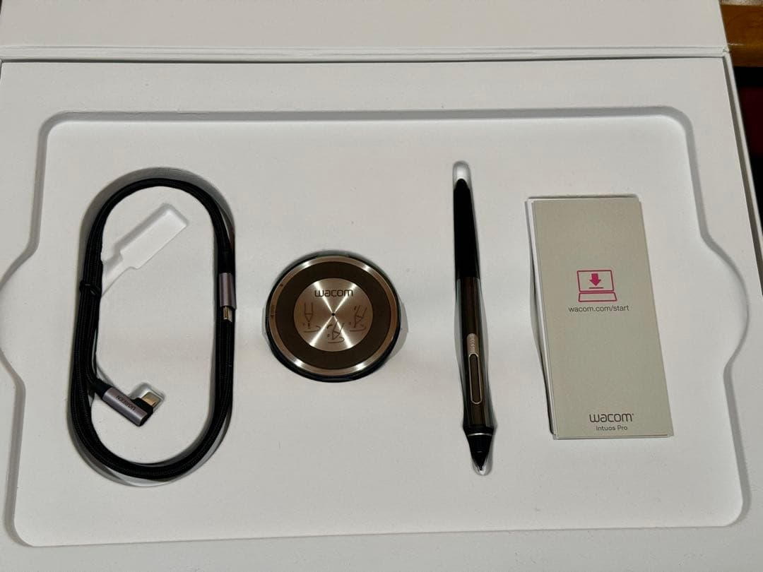 【お買い得】Wacom Intuos Pro PTH-660 ペンタブレット