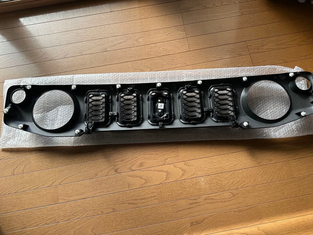 ジムニーノマド　純正フロントグリル　新車外し