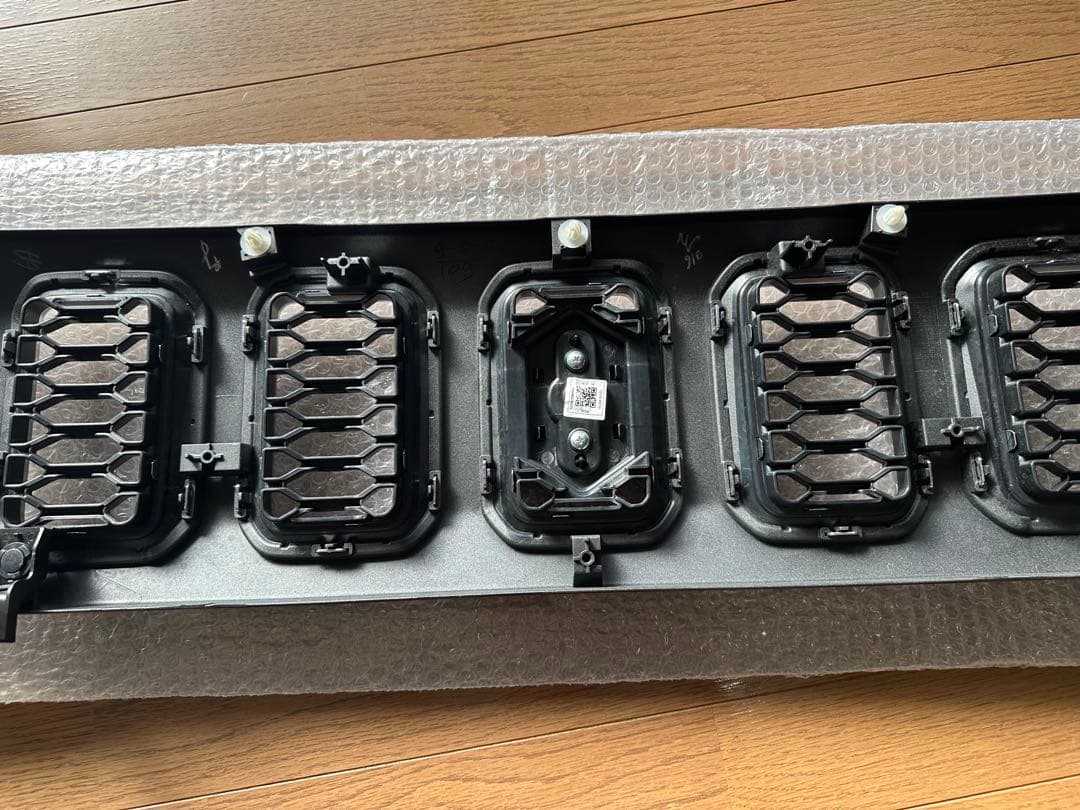 ジムニーノマド　純正フロントグリル　新車外し