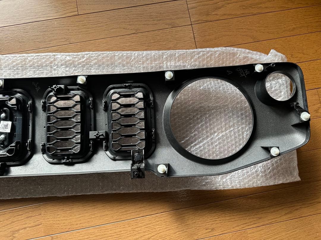 ジムニーノマド　純正フロントグリル　新車外し