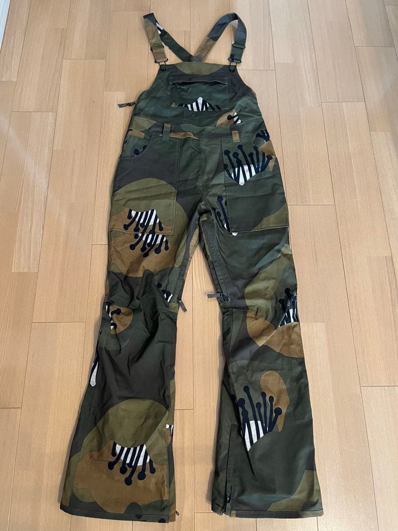 BURTON スノーボードウェア　ビブパンツ　迷彩柄風　レディース