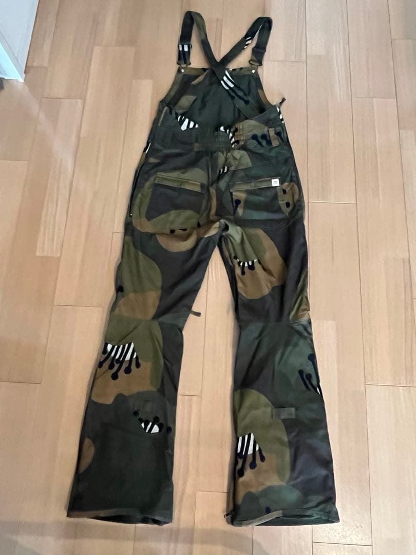 BURTON スノーボードウェア　ビブパンツ　迷彩柄風　レディース