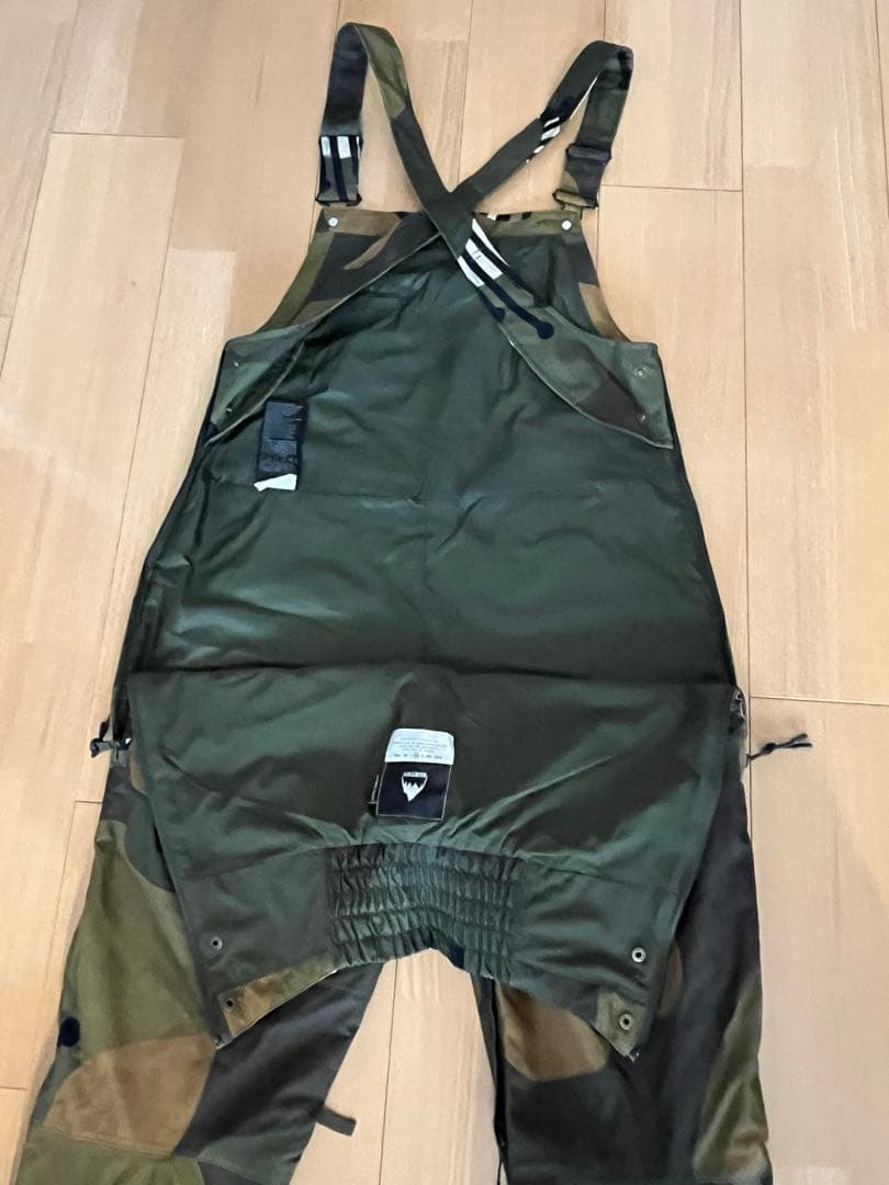 BURTON スノーボードウェア　ビブパンツ　迷彩柄風　レディース