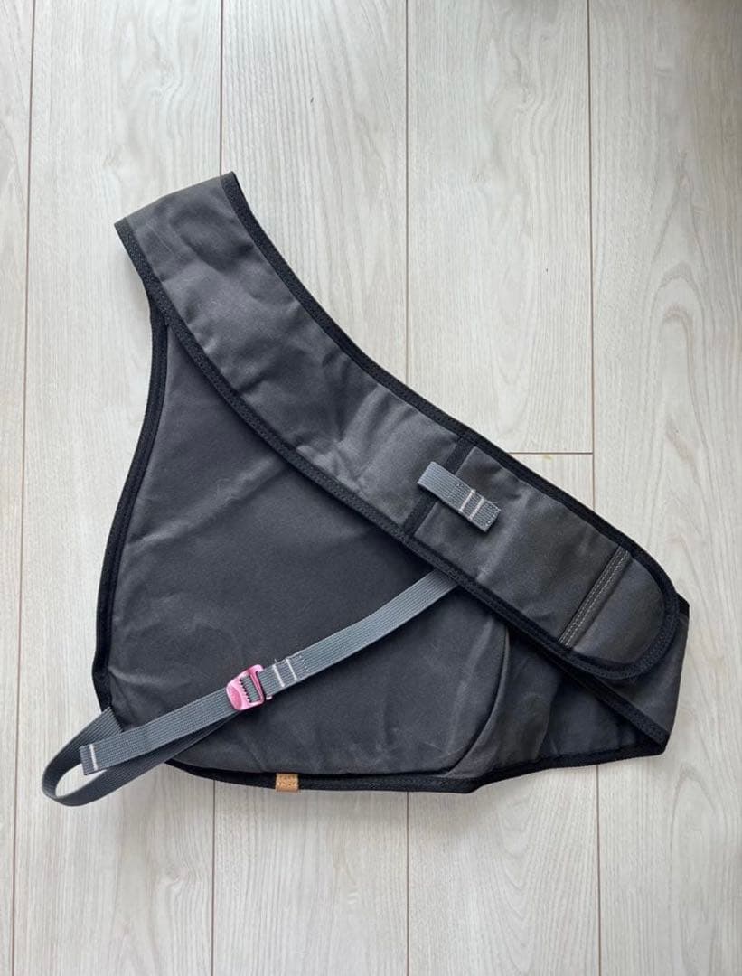 Acne Studios スリングバックパック