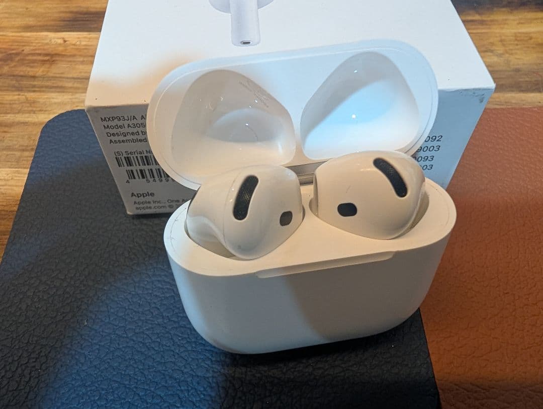 AirPods 4 (ANC)アクティブノイズキャンセリング搭載モデル。