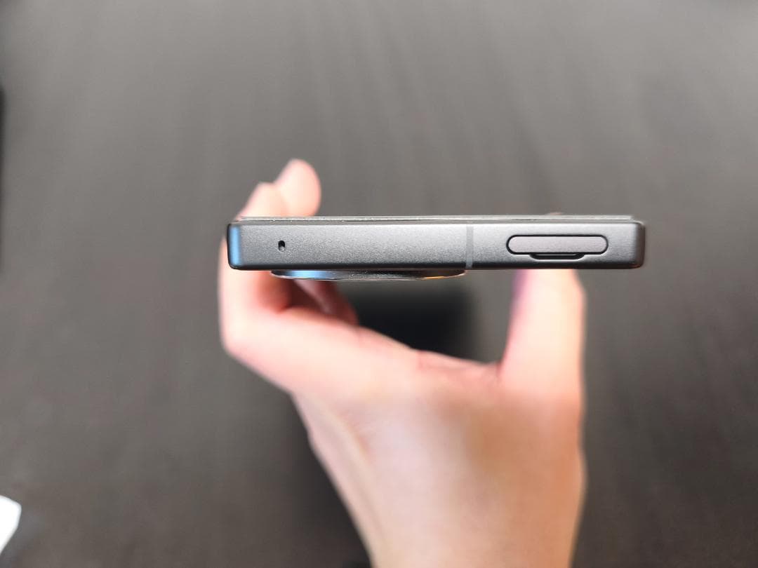 【ほぼ新品】AQUOS R10 256GB チャコールブラック【オマケ付き】