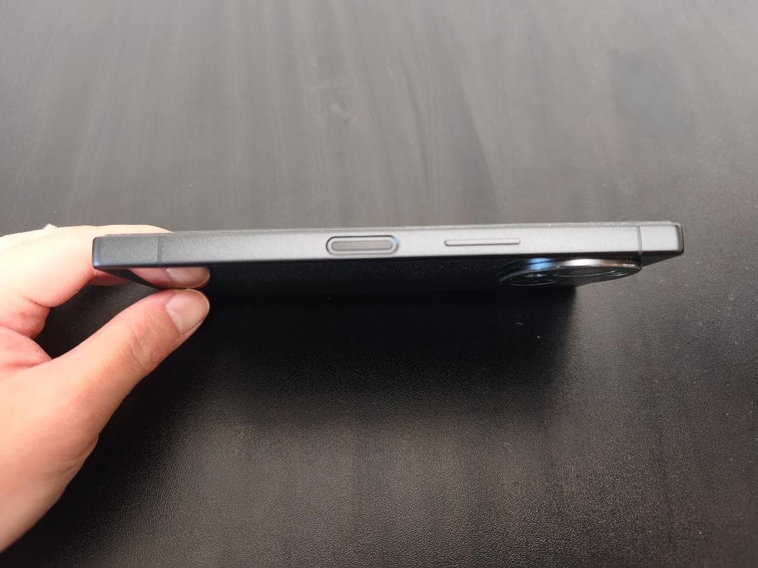 【ほぼ新品】AQUOS R10 256GB チャコールブラック【オマケ付き】