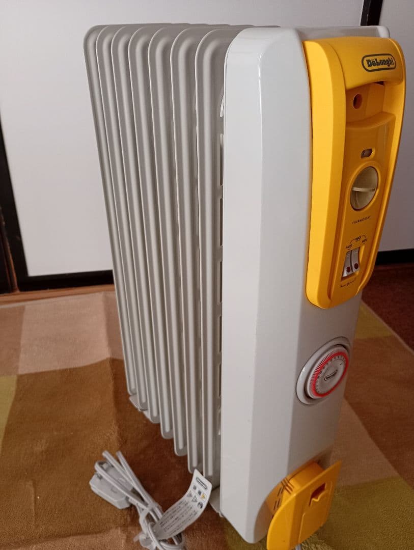 美品✧DeLonghi H770320E-FY-W オイルヒーター 1200W