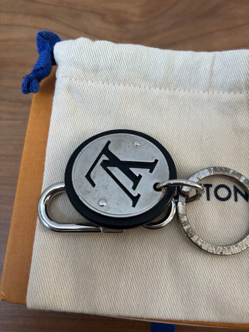 Louis Vuitton LVロゴ キーホルダー