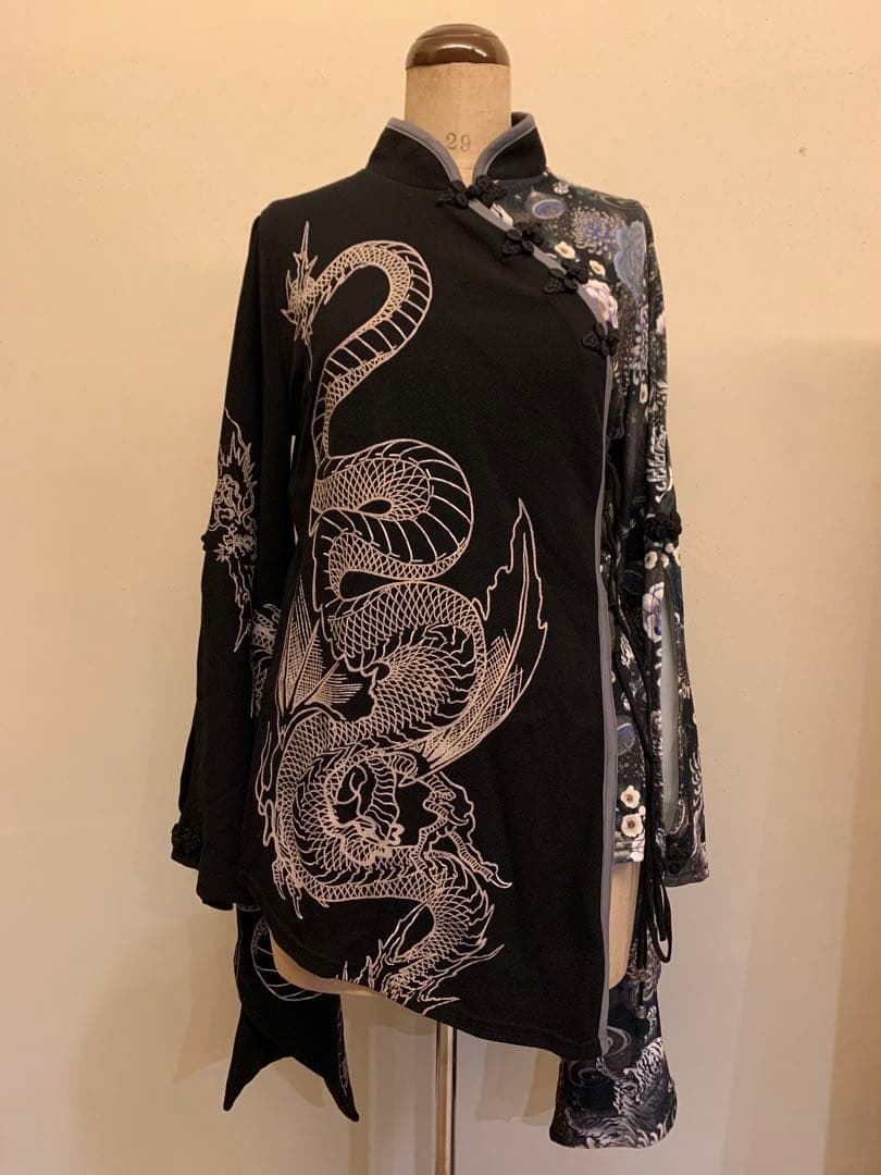 ドラゴンプリント　フレアスリーブチュニック