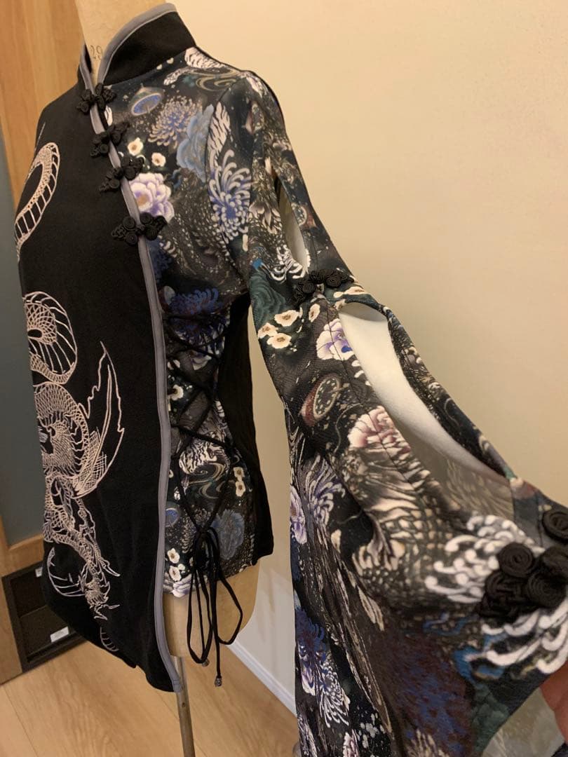 ドラゴンプリント　フレアスリーブチュニック