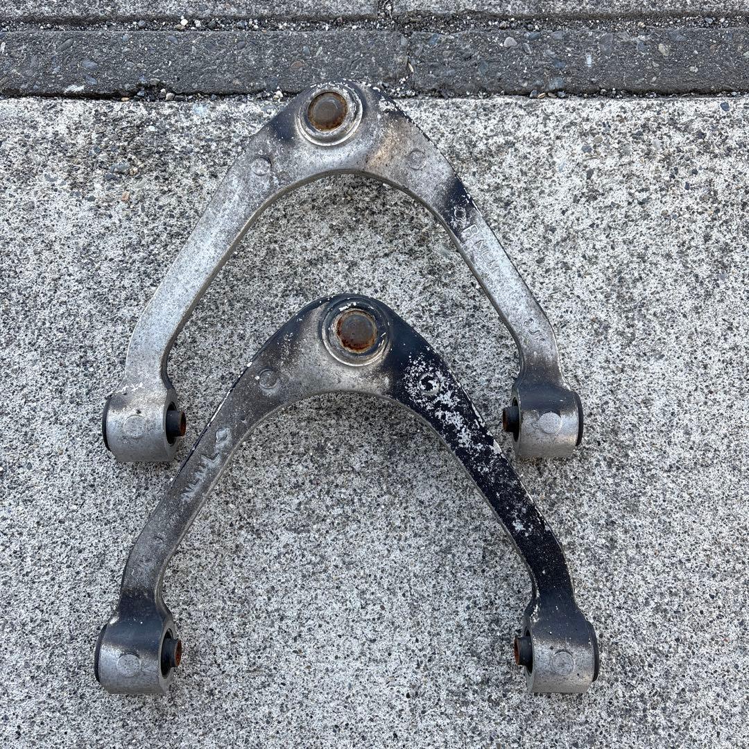 V36スカイライン　アッパーアーム　セダン用