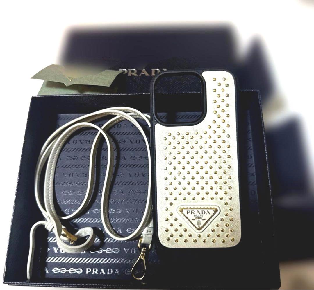 お値下げありPRADA スタッズ付きiPhone16proケース　レシートあり
