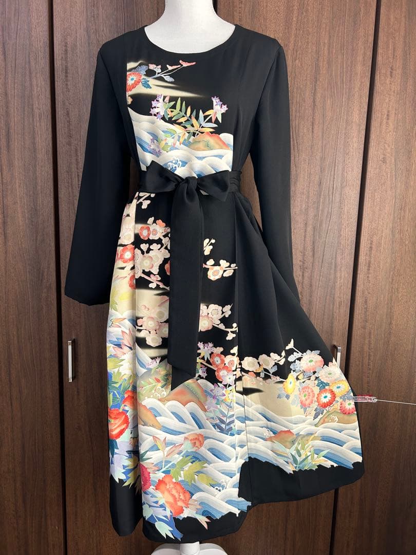 着物リメイク　黒留袖 正絹　ワンピース　花柄模様 ウエストリボン付き