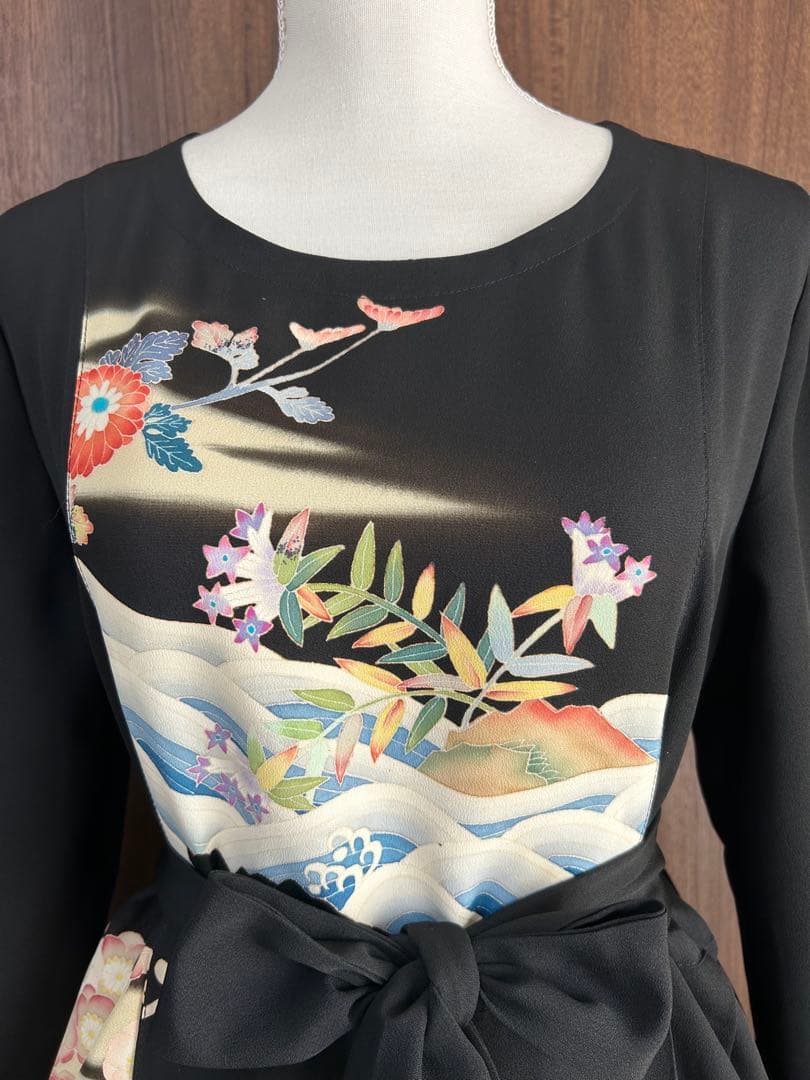 着物リメイク　黒留袖 正絹　ワンピース　花柄模様 ウエストリボン付き