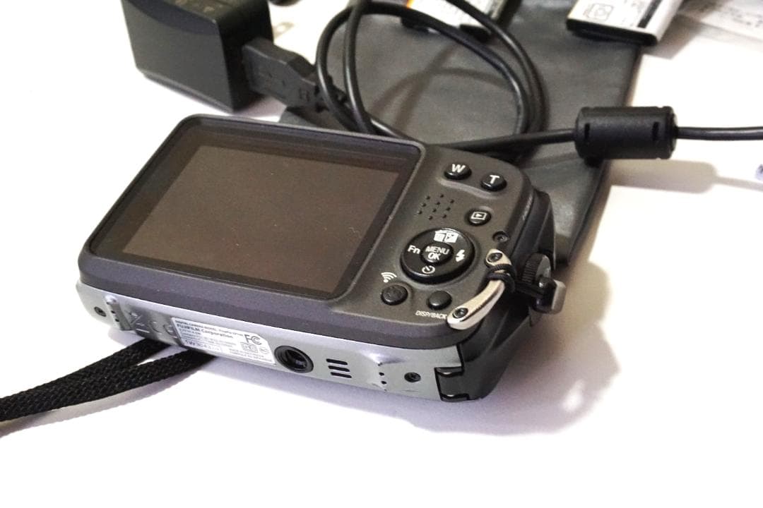 デジタルカメラ☆FUJIFILM FinePix XP140・バッテリー２個・他