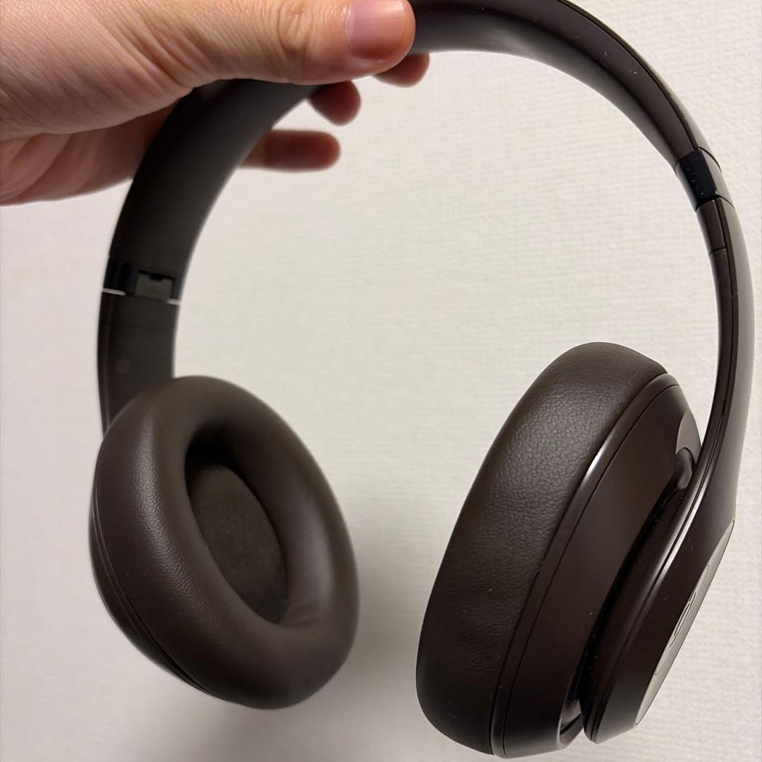 Beats Studio Pro ブラウン