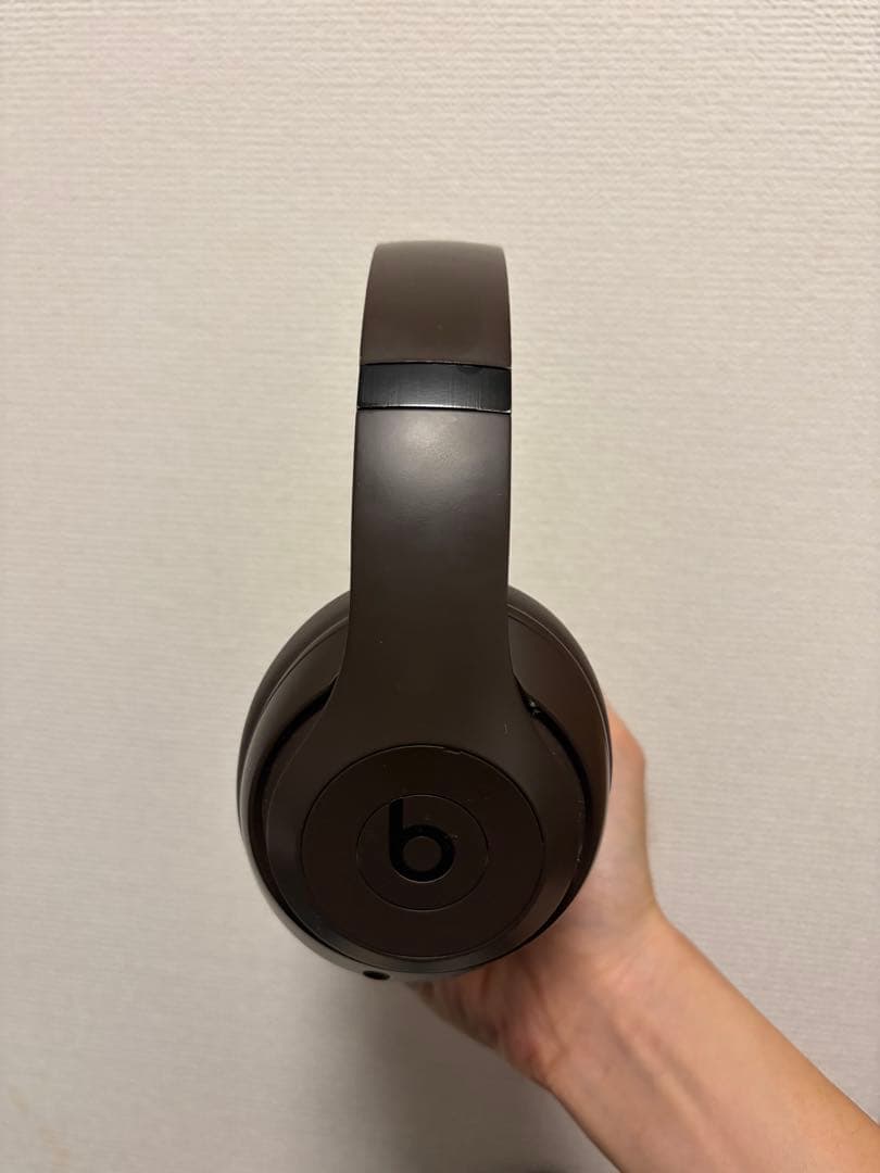 Beats Studio Pro ブラウン