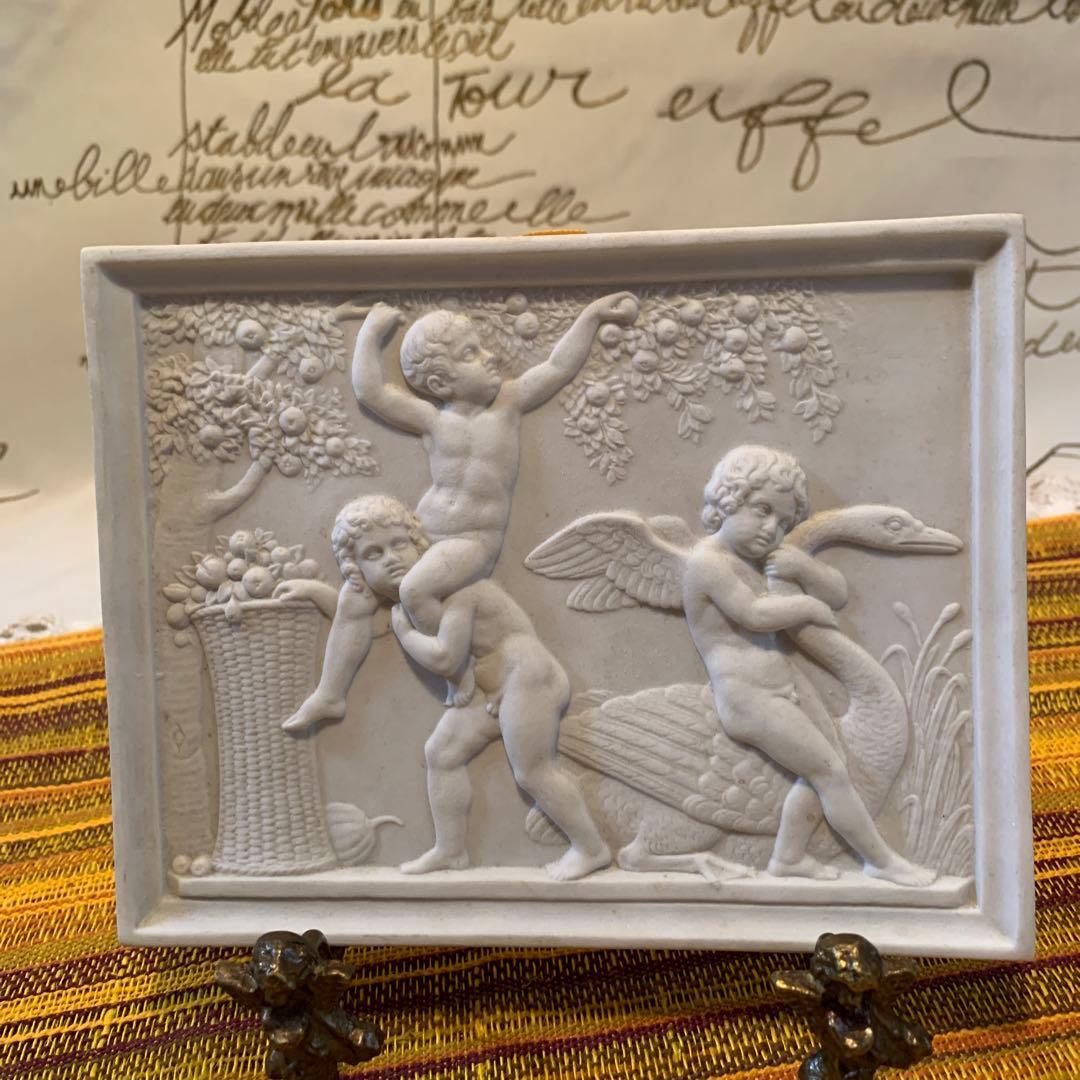 ビングオーグレンダール　レアなアンティークのビスク焼きの天使の子供達の陶板！