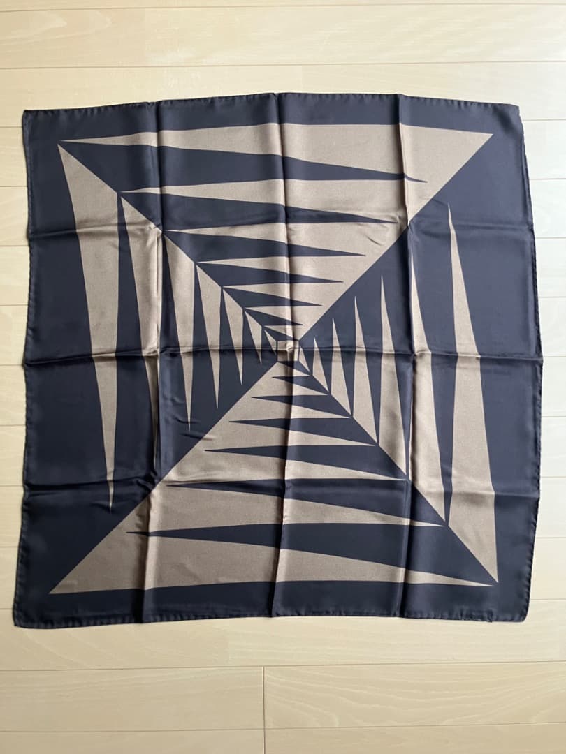 REGAGLIA 幾何学模様 ネッカチーフ beams f別注