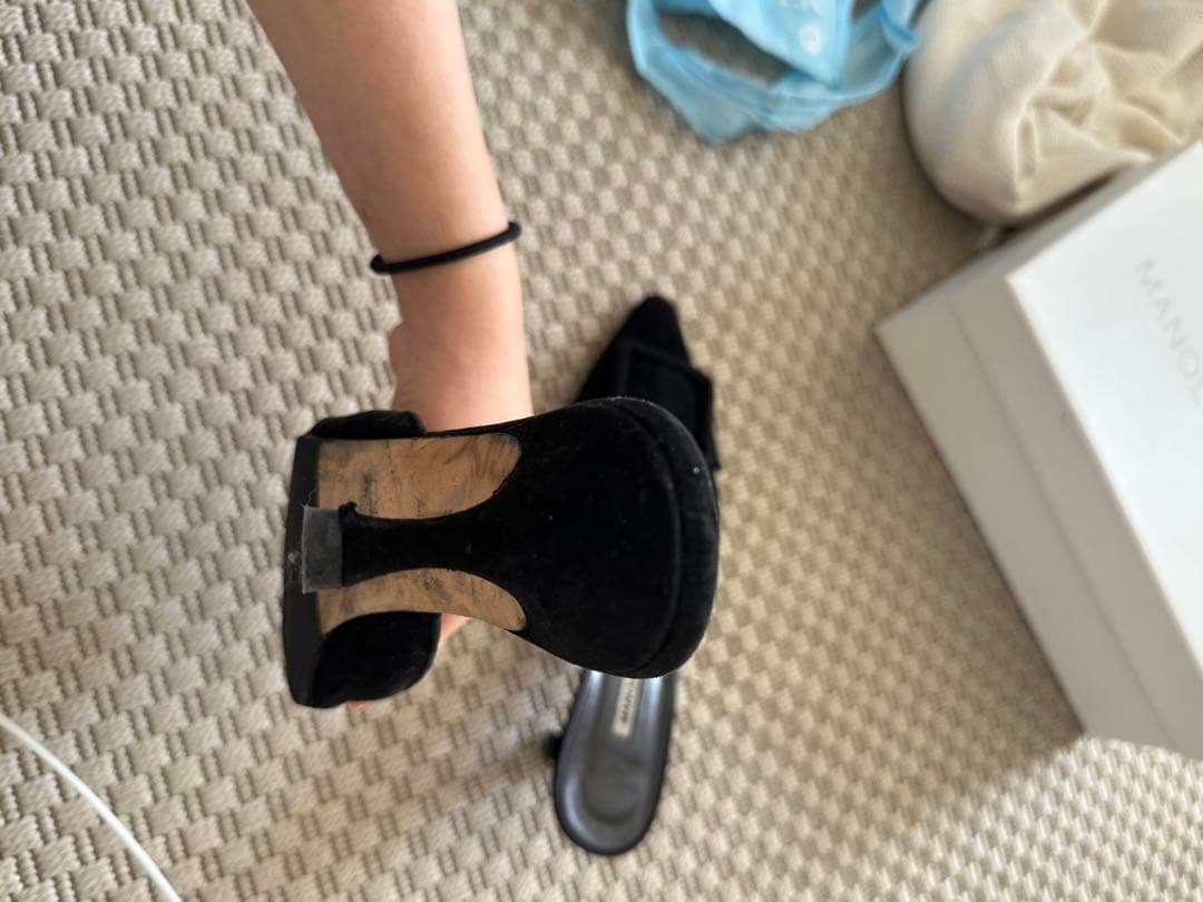 Manolo Blahnik ブラックミュール