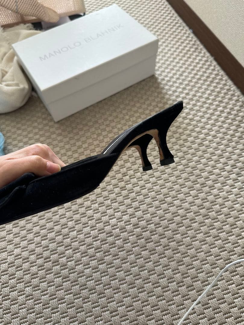 Manolo Blahnik ブラックミュール