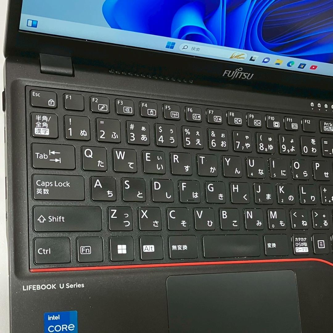★美品★ 2022年製 第12世代i5 超軽量934g フルHD 富士通 378