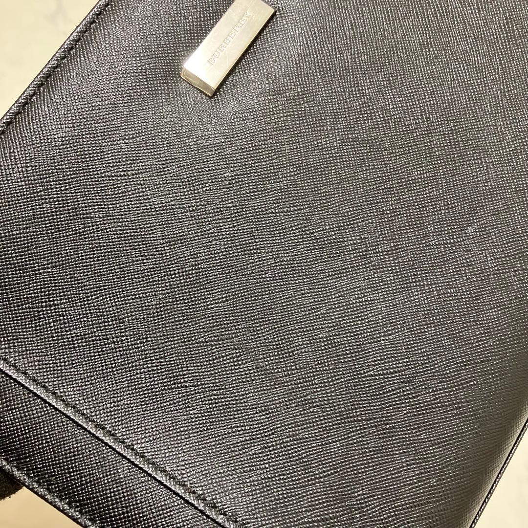 BURBERRY✨バーバリー　クラッチバッグ　レザー