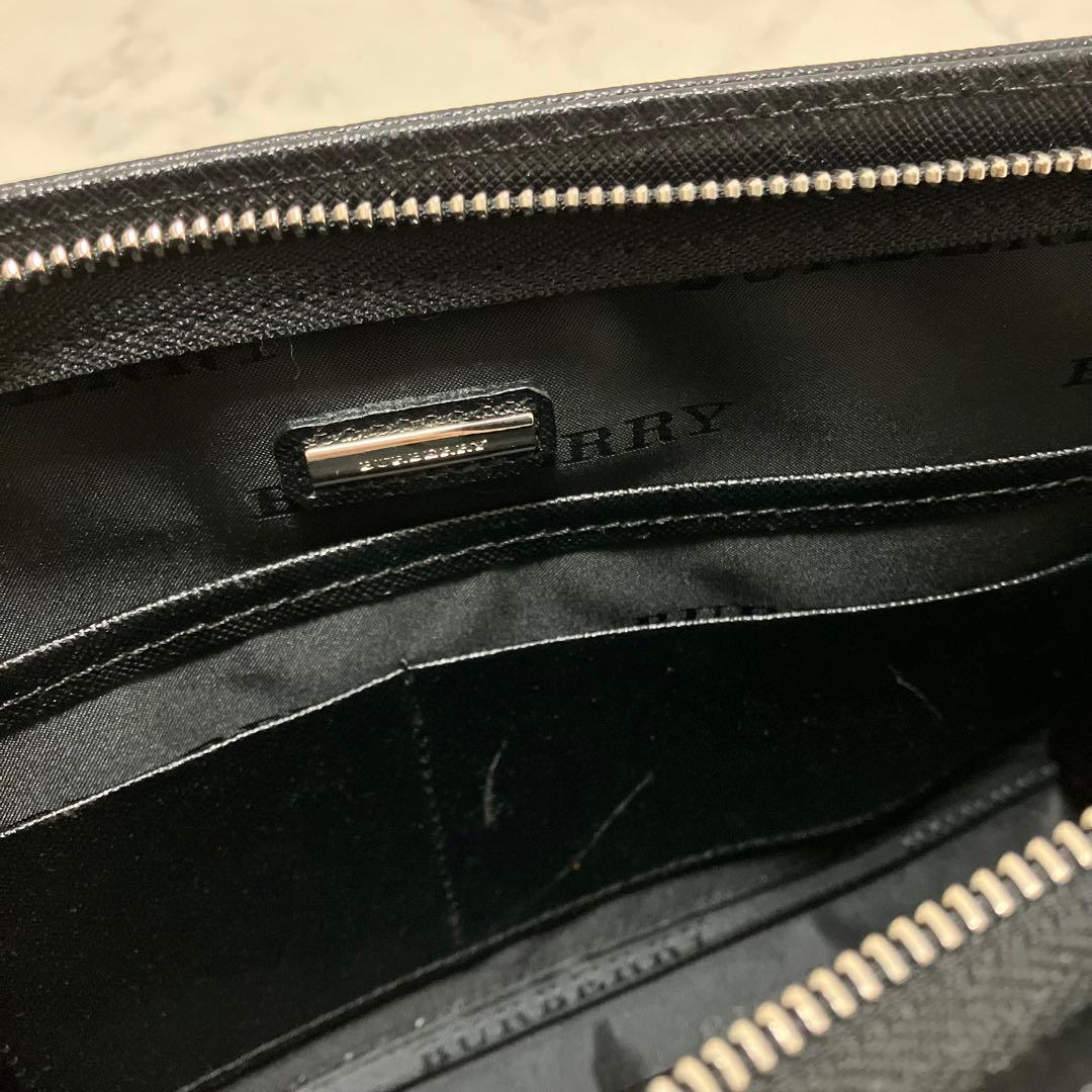 BURBERRY✨バーバリー　クラッチバッグ　レザー