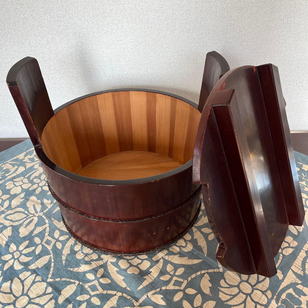 手付き蓋付き桶　漆桶