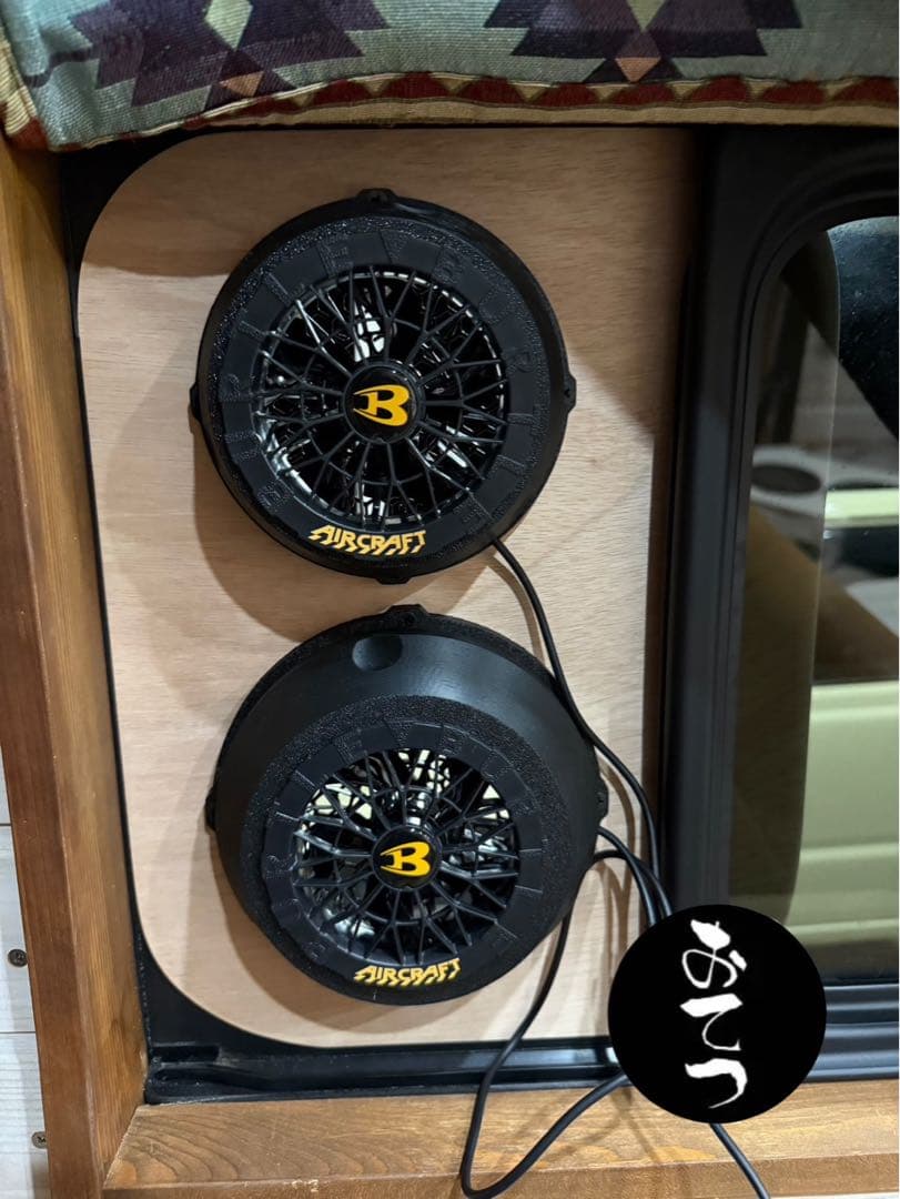 ハイエースWAVE2＆3 ダクトパネル 換気扇アタッチメント付き 運転席側小窓