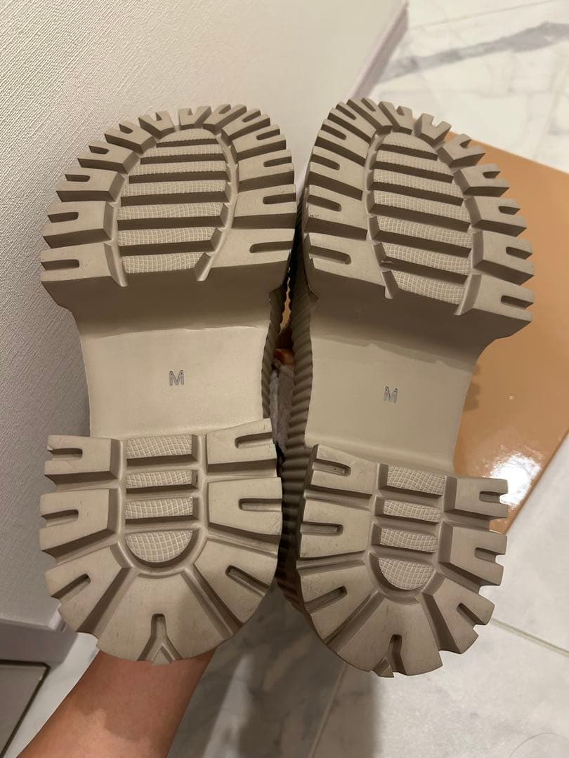 YELLO 厚底サンダル ベージュ