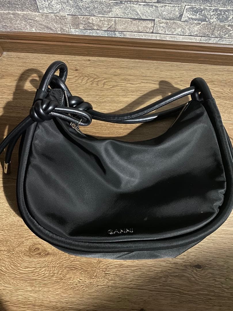 GANNI ガニー ハンドバッグ Knot Baguetteブラック