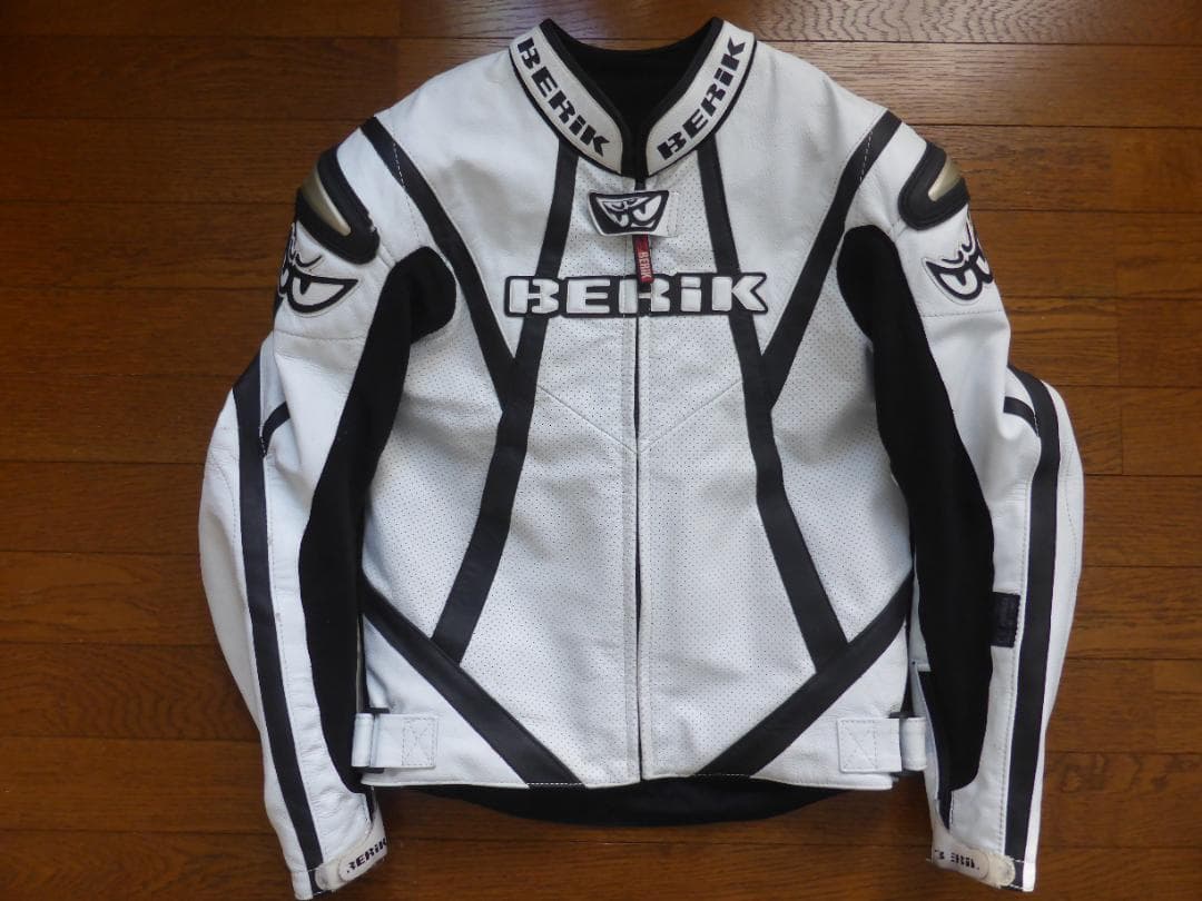 BERIK レーザージャケット ホワイト インナー プロテクター付き
