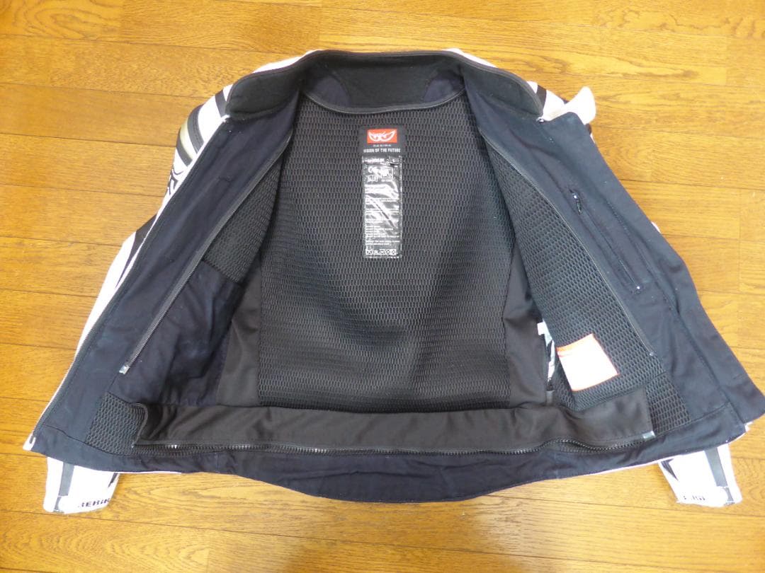 BERIK レーザージャケット ホワイト インナー プロテクター付き