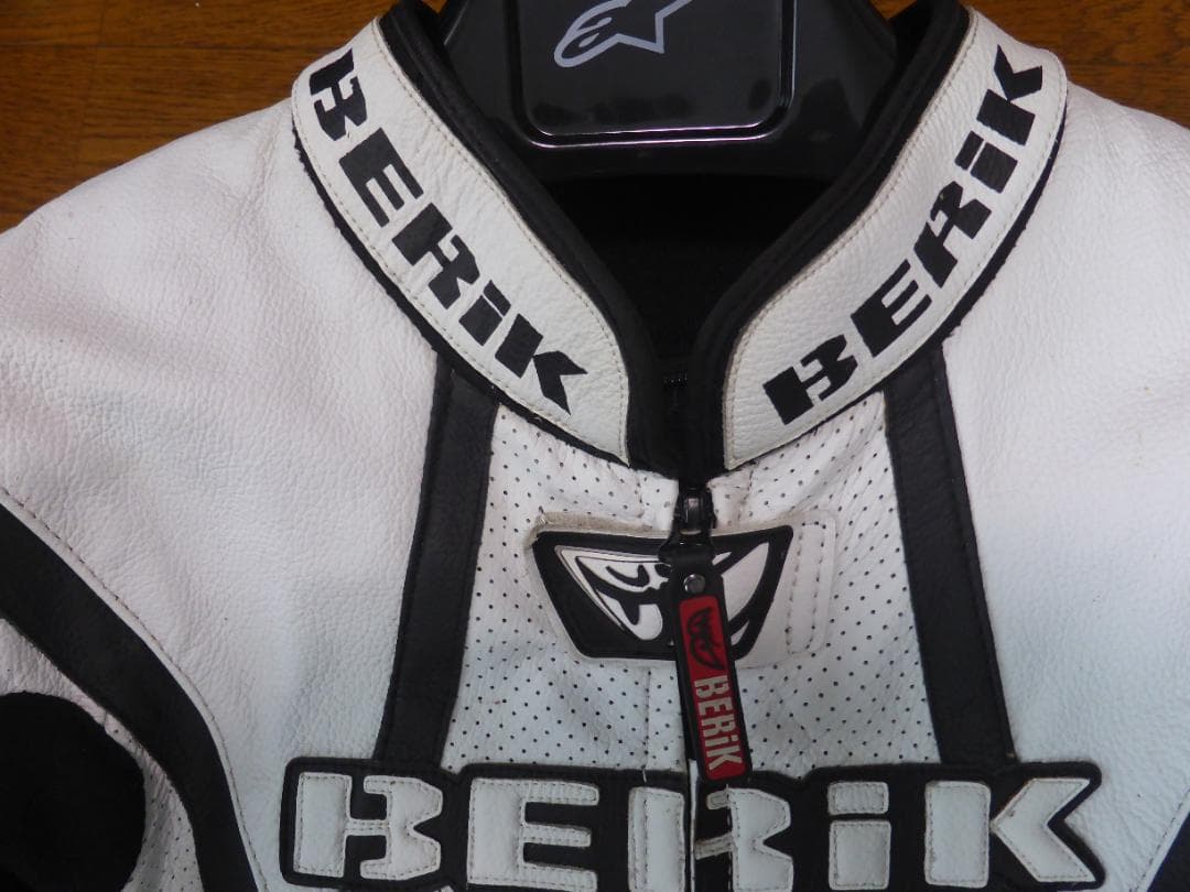 BERIK レーザージャケット ホワイト インナー プロテクター付き