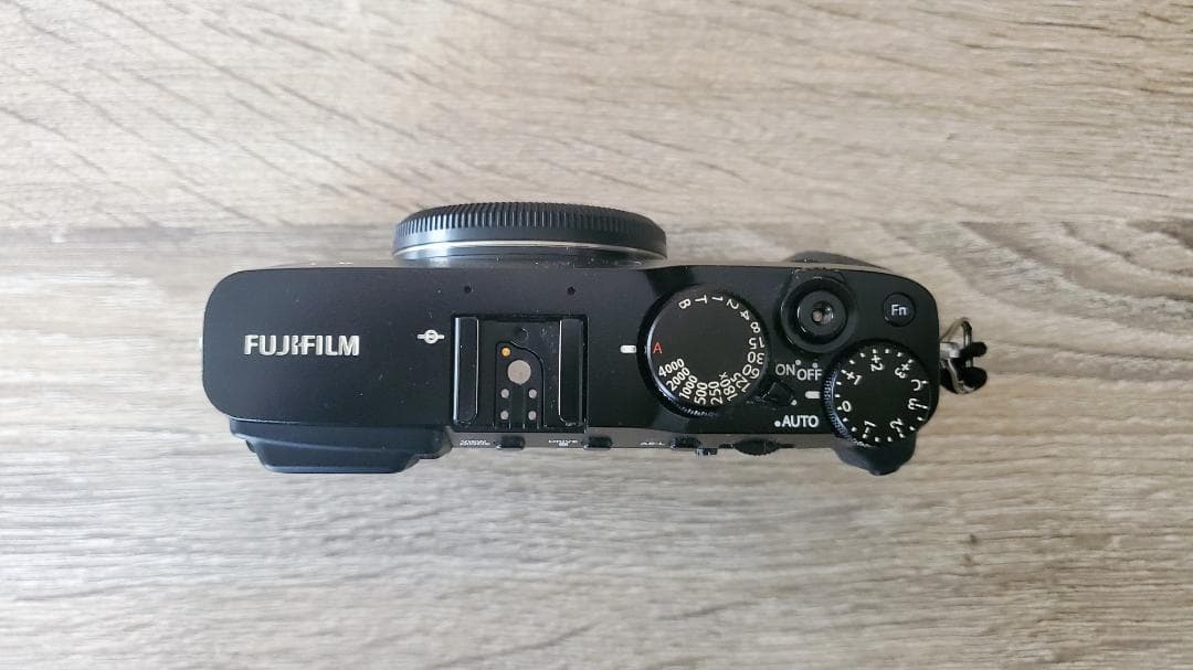 FUJIFILM XE3＋ズームレンズ＋マニュアルレンズ３本おまけ付き