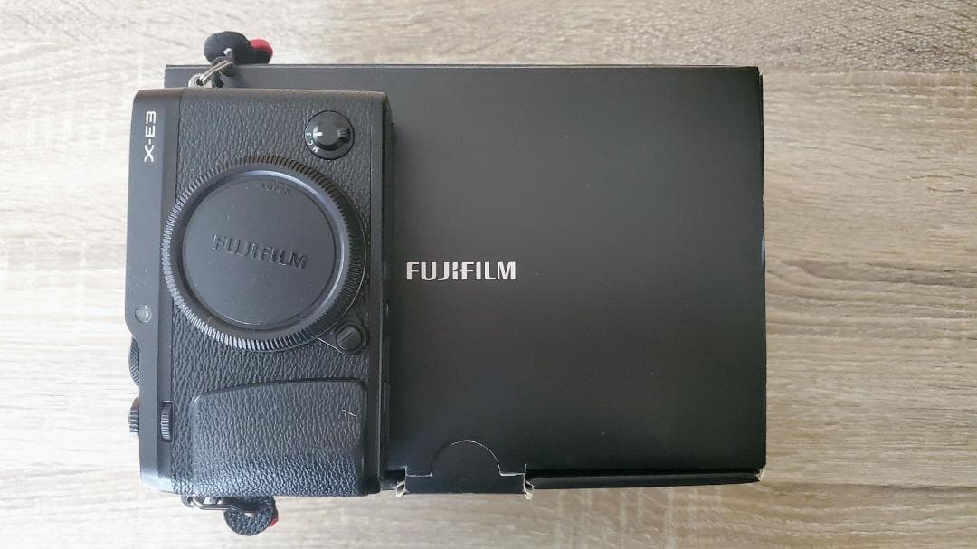 FUJIFILM XE3＋ズームレンズ＋マニュアルレンズ３本おまけ付き