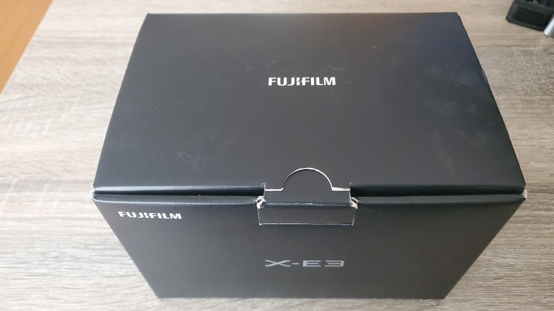 FUJIFILM XE3＋ズームレンズ＋マニュアルレンズ３本おまけ付き