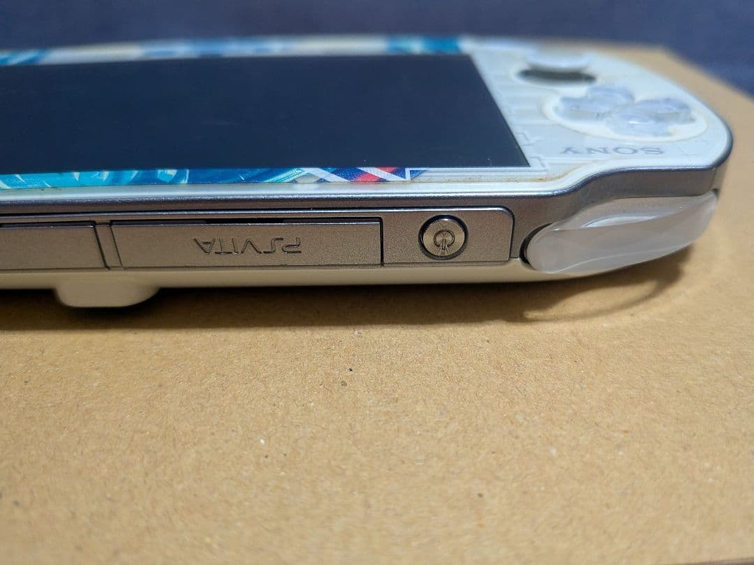 PSV クリスタル・ホワイト初音ミク本体のみ·8GBメモカ·追加セット