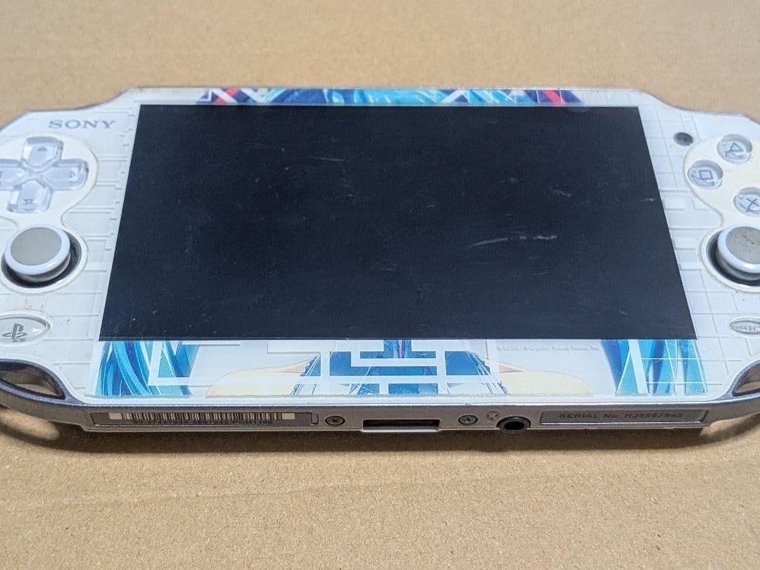 PSV クリスタル・ホワイト初音ミク本体のみ·8GBメモカ·追加セット