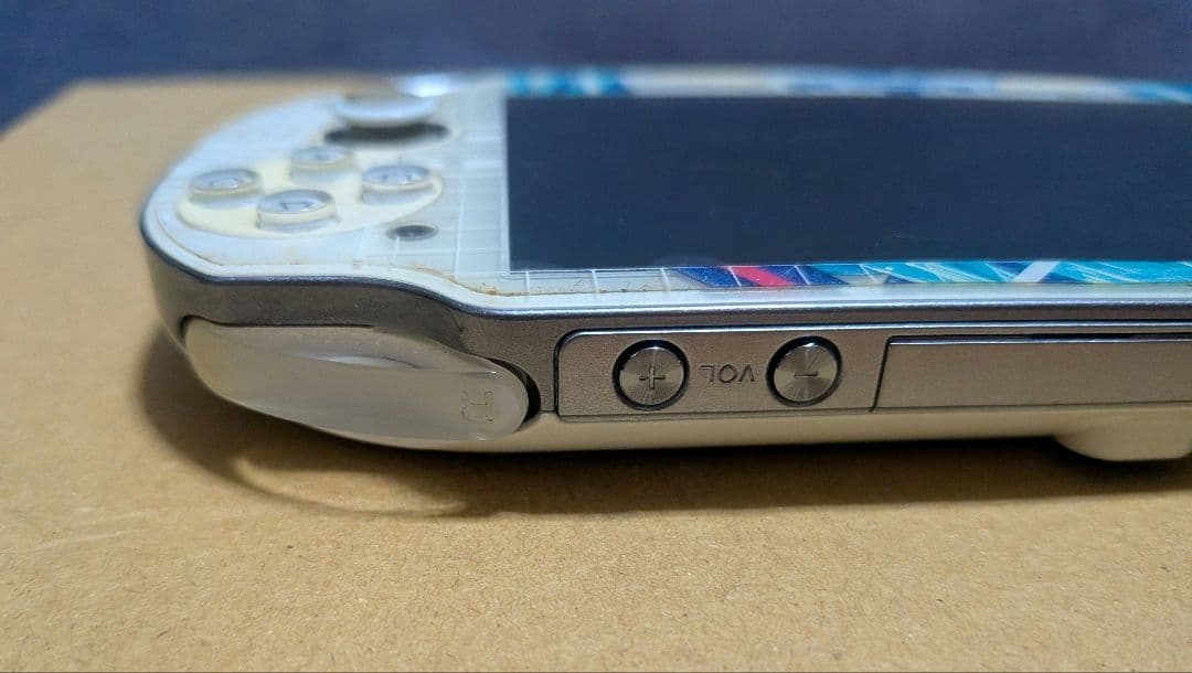 PSV クリスタル・ホワイト初音ミク本体のみ·8GBメモカ·追加セット