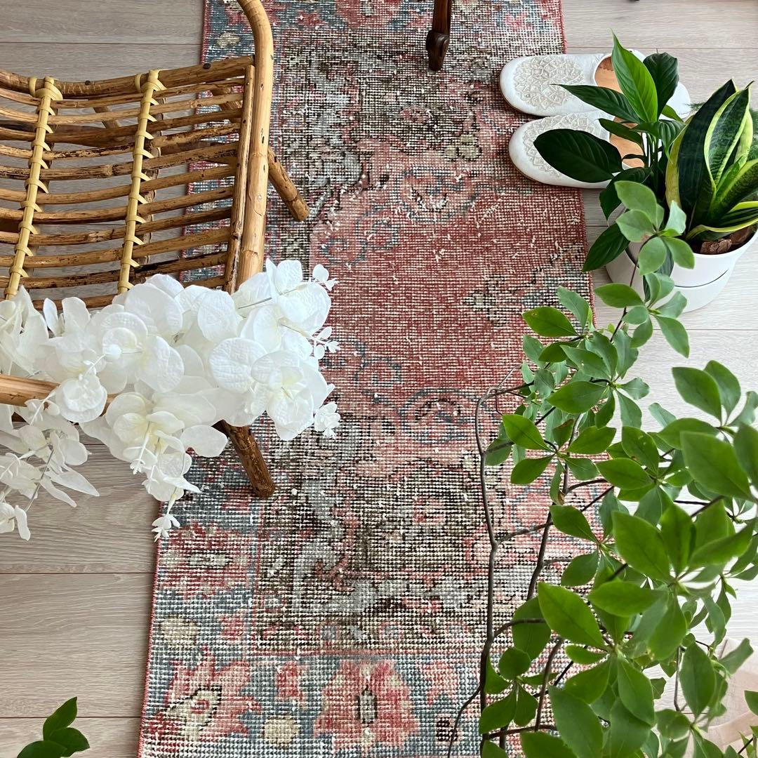 淡ピンクレッド✳︎50×110くすみブルーココの字フラワー　トルコヴィンテージラグ