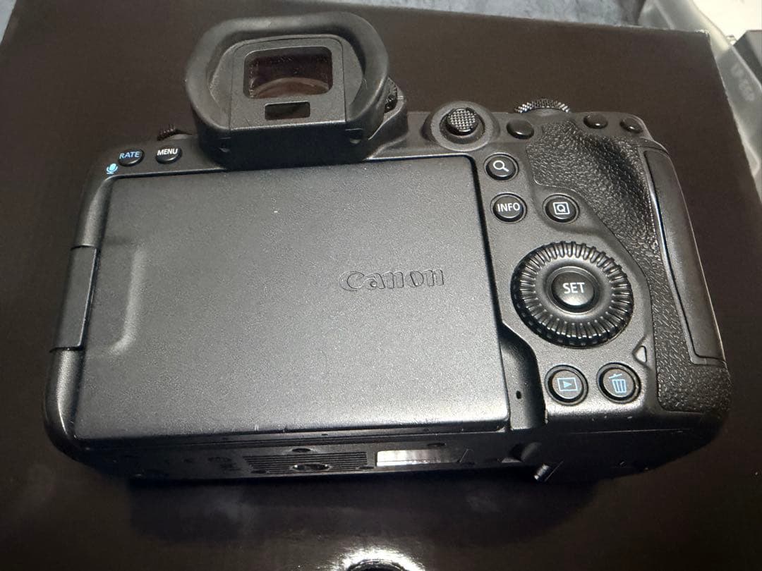 キャノン　CANON EOS R5ボディ