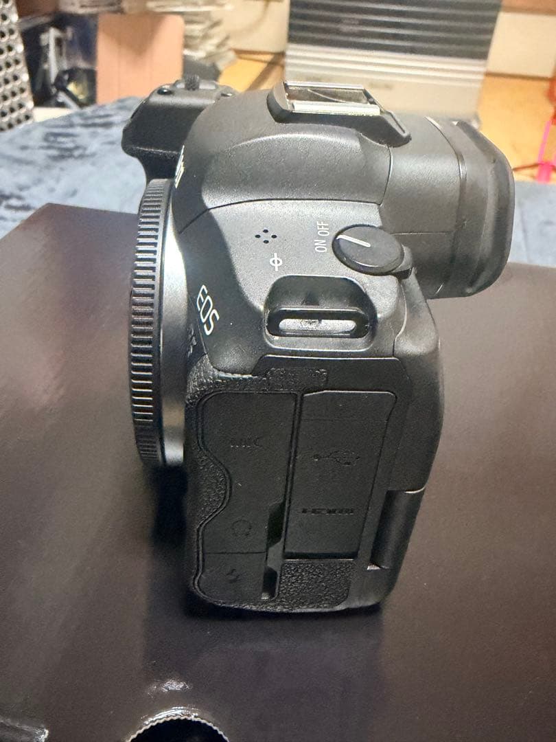 キャノン　CANON EOS R5ボディ