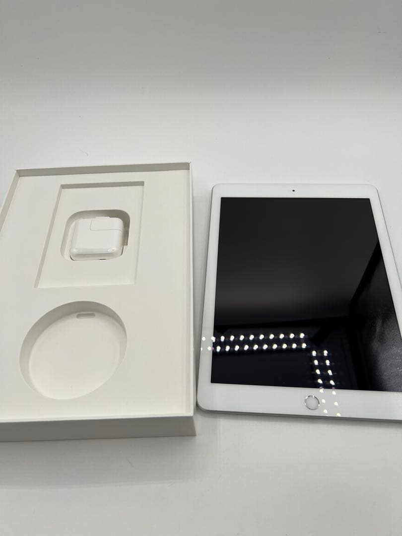 【iPad第6世代128GBwi-fiモデル】iPad本体シルバー