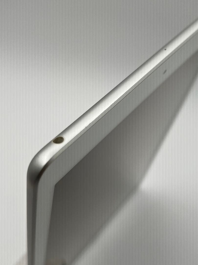 【iPad第6世代128GBwi-fiモデル】iPad本体シルバー